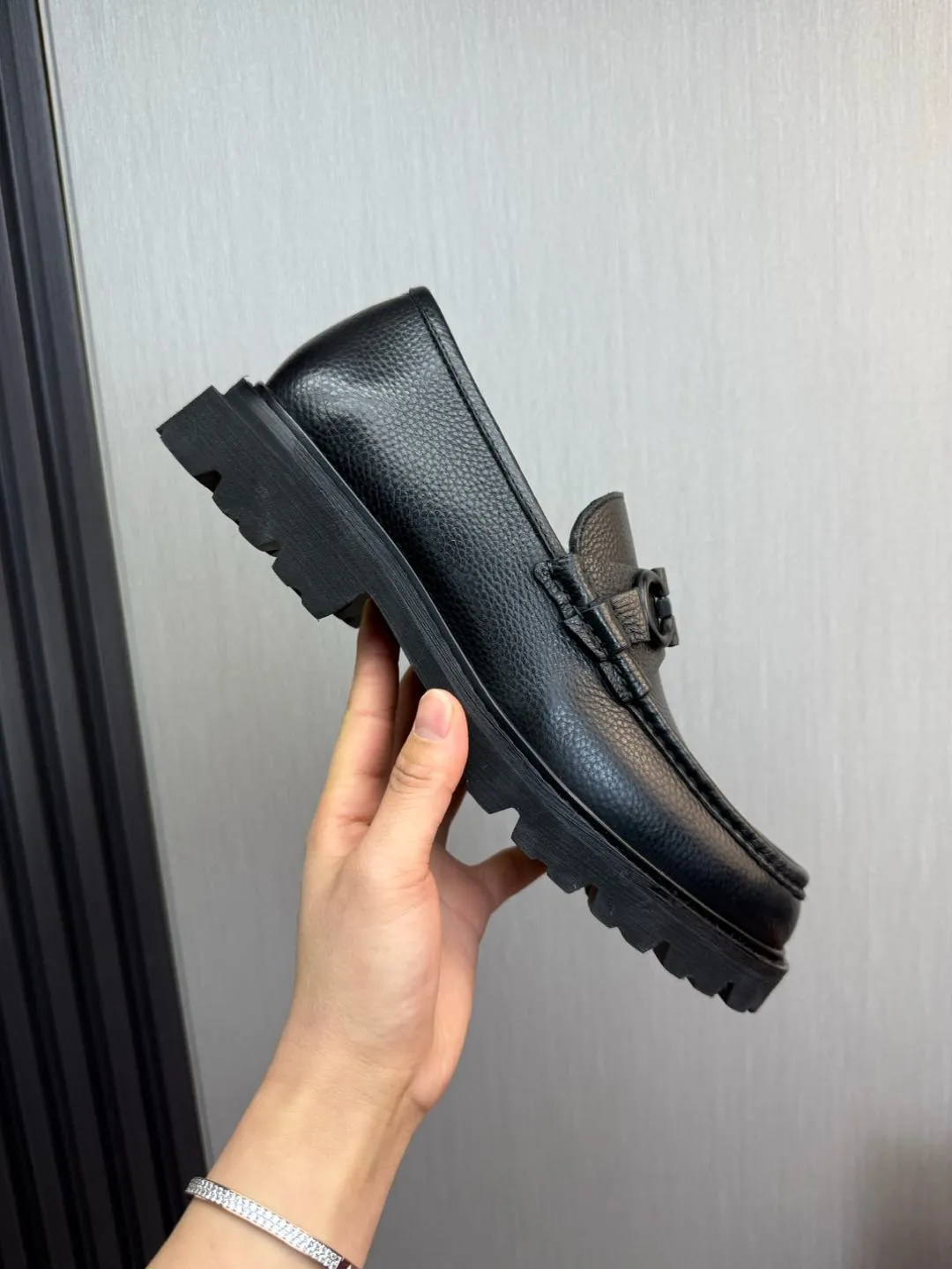 Men's shoes 💰880💰 Ferragamo. [Ferragamo] men's thick-soled loafers, the latest hot style, 1:1 original purchase quality, top quality, imported open-edge beaded cowhide leather on the upper, hand-made three-dimensional stitching highlights the round toe design, the inner foot pads are all imported cowhide, with original lightweight foam outsole, matching code 39-44, (38, 45 custom-made, non-refundable)